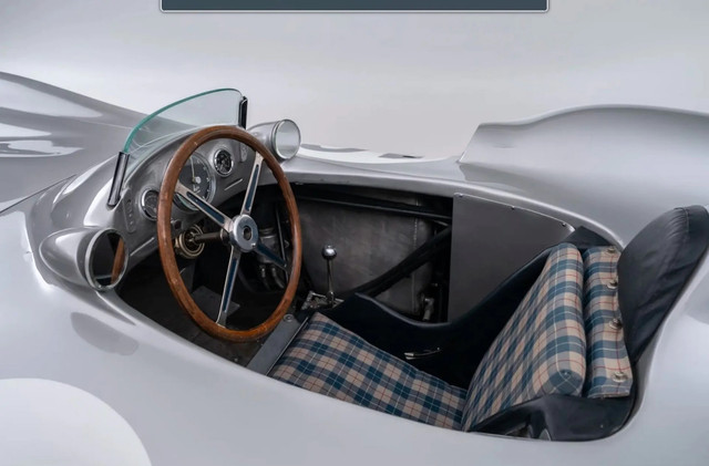 З 'молотка' пустили раритетний Mercedes 1954 року, який був болідом Формули-1 - фото 551264