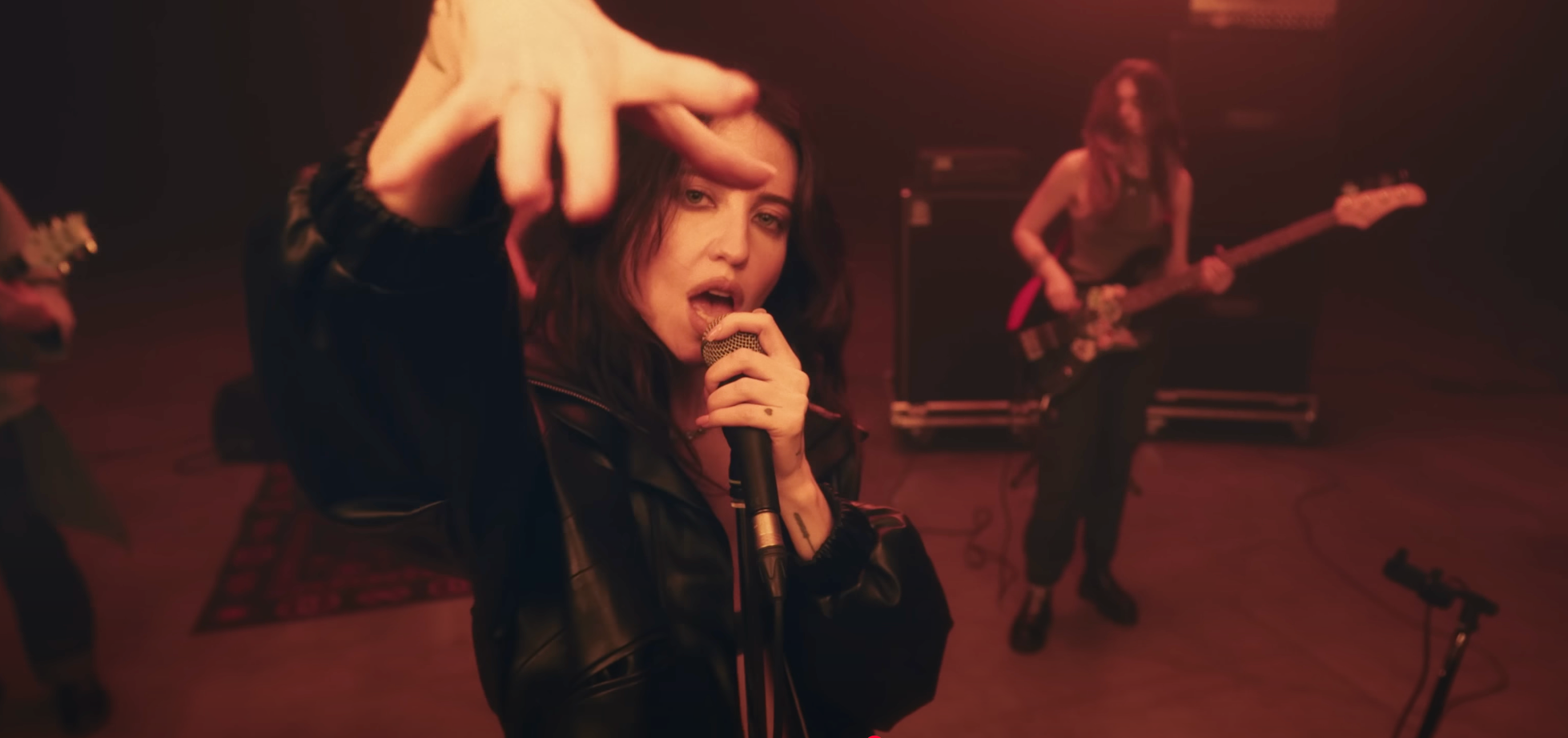 Надя Дорофєєва випустила кліп на пісню "Муракамі" - фото 1