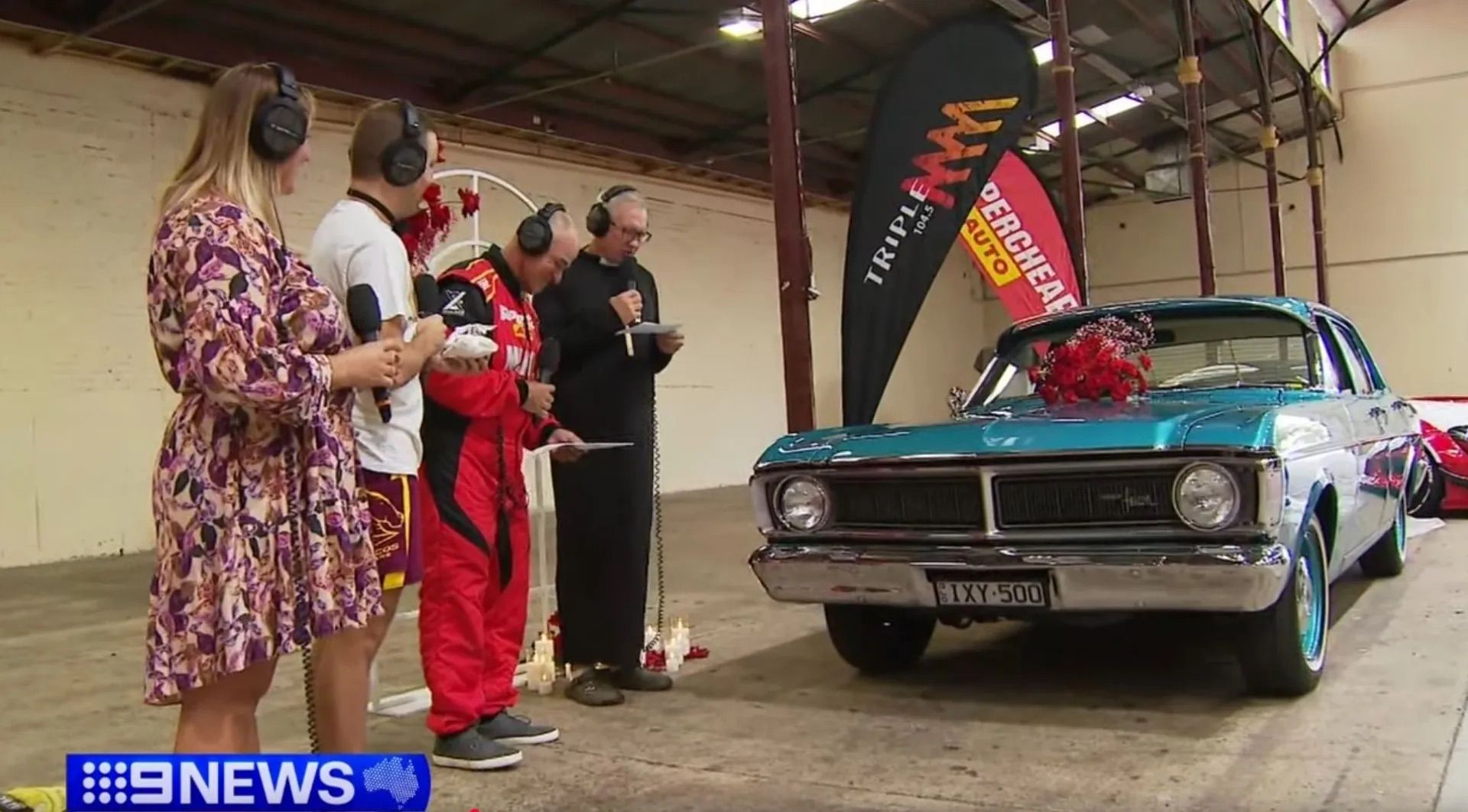 На День Валентина чоловік одружився зі своїм Ford Falcon 1971 року