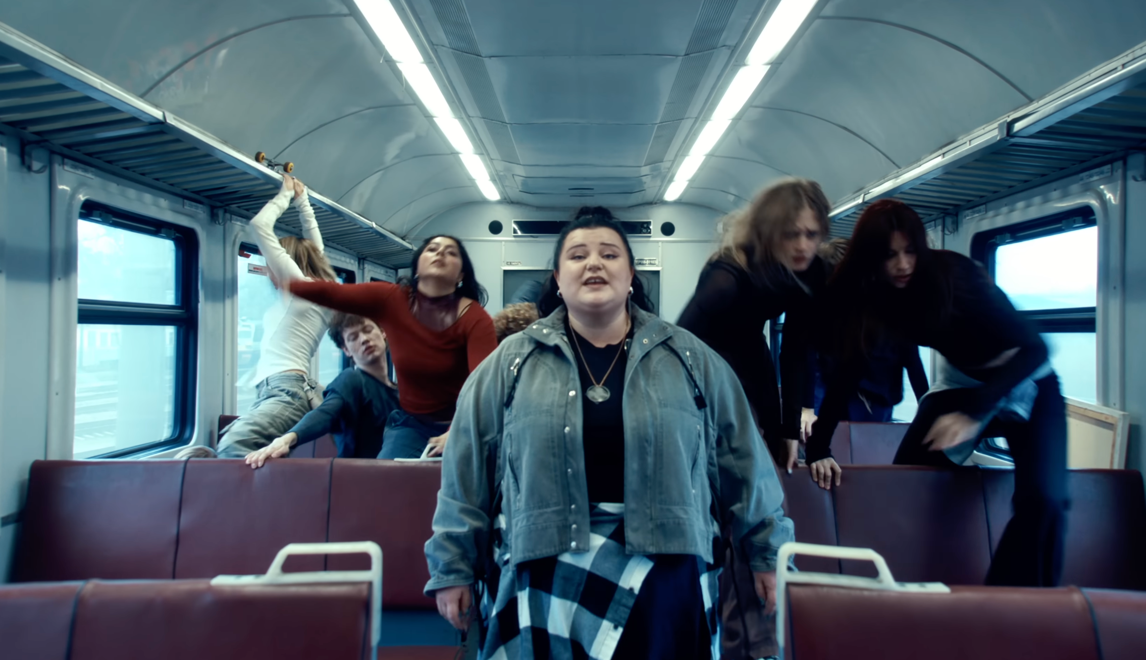 alyona alyona зняла кліп на зворушливу пісню "Дві душі"