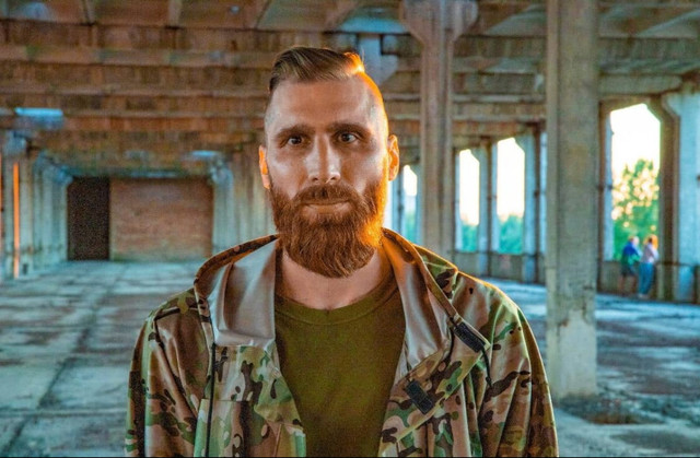 Український захисник, музикант та поет Павло Вишебаба - фото 551793