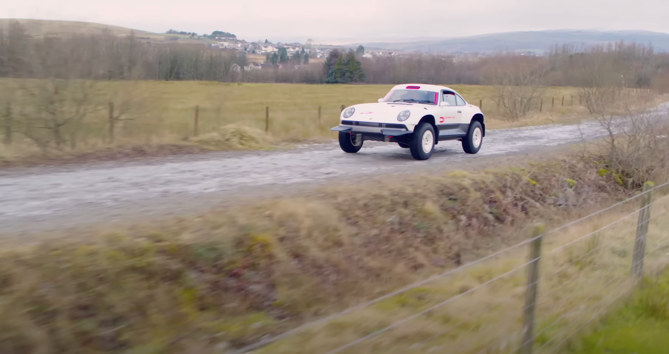 На продаж виставили позашляховик на базі Porsche 911, і він вам сподобається