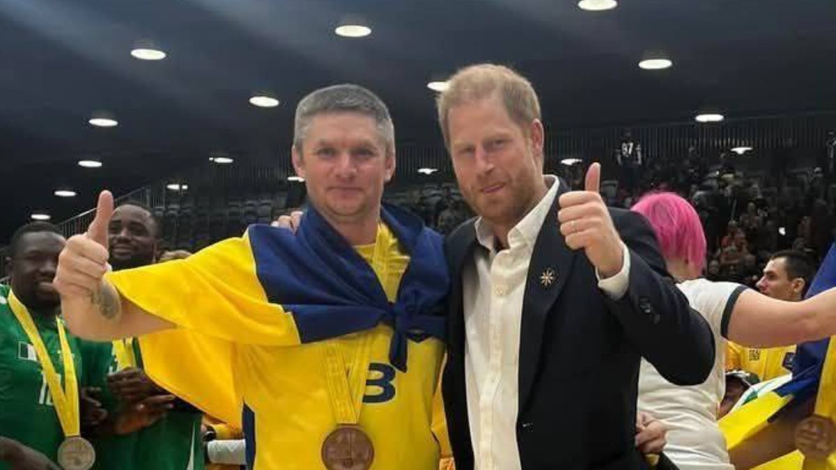 Принц Гаррі отримав вишиванку від українського ветерана - фото 1