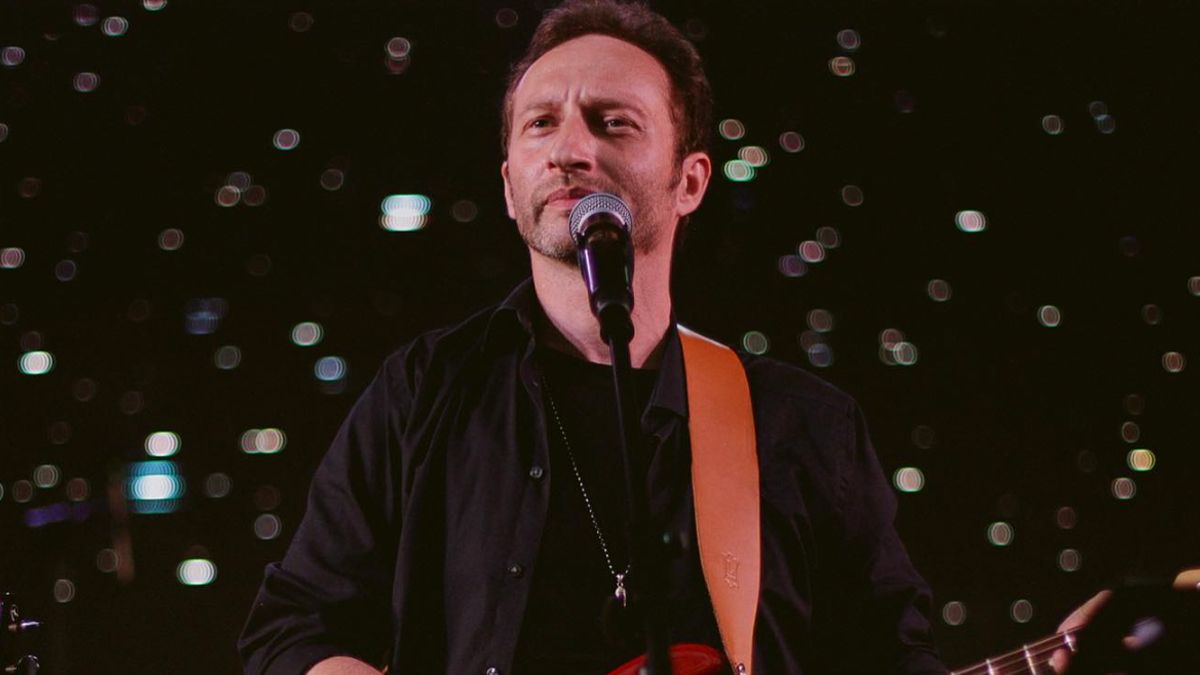 "Служу нашому народу": співак Міша Крупін долучився до лав ЗСУ