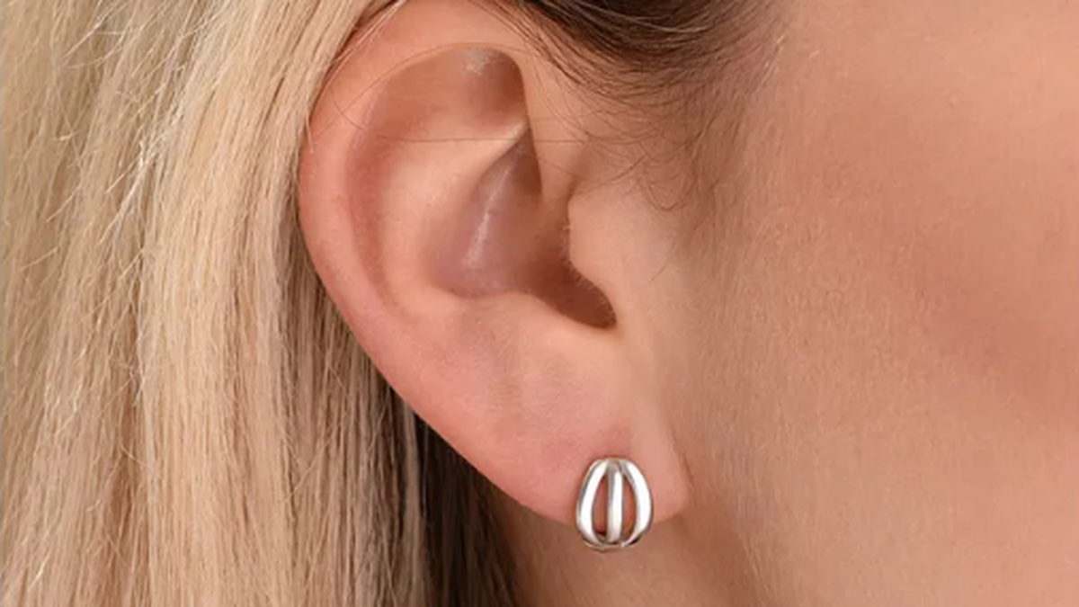 Дитячі сережки, які не порушать шкільний дрес-код - фото 1