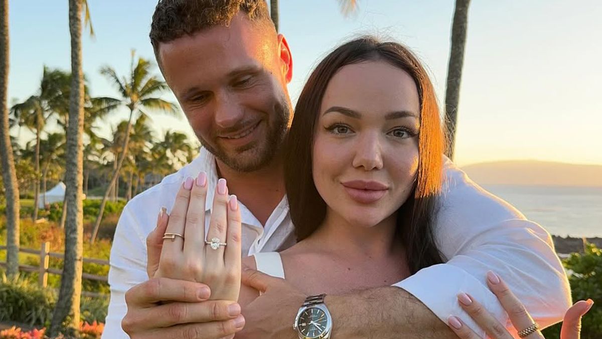 Освідчилися з шикарною каблучкою на Гаваях: учасниця "Холостяк-12" виходить заміж