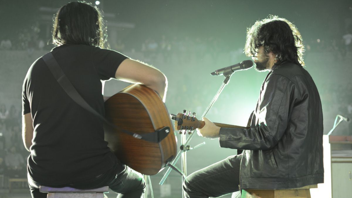 Мінкульт тимчасово не випускатиме українських артистів за кордон