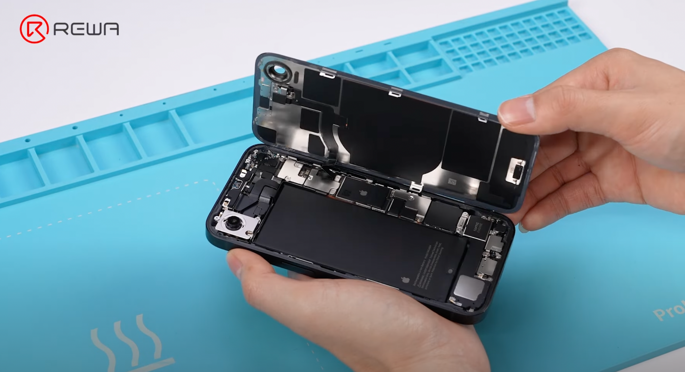 Новенький iPhone 16e розібрали: що ховається всередині бюджетника від Apple