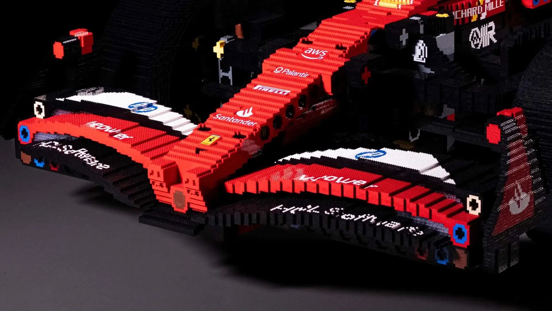 Lego побудував повнорозмірну копію боліда Ferrari F1, і вона вражає