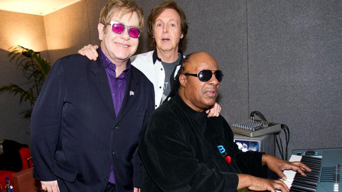 На знак протесту проти ШІ: Елтон Джон і ще 1000 музикантів випустили альбом без звуку