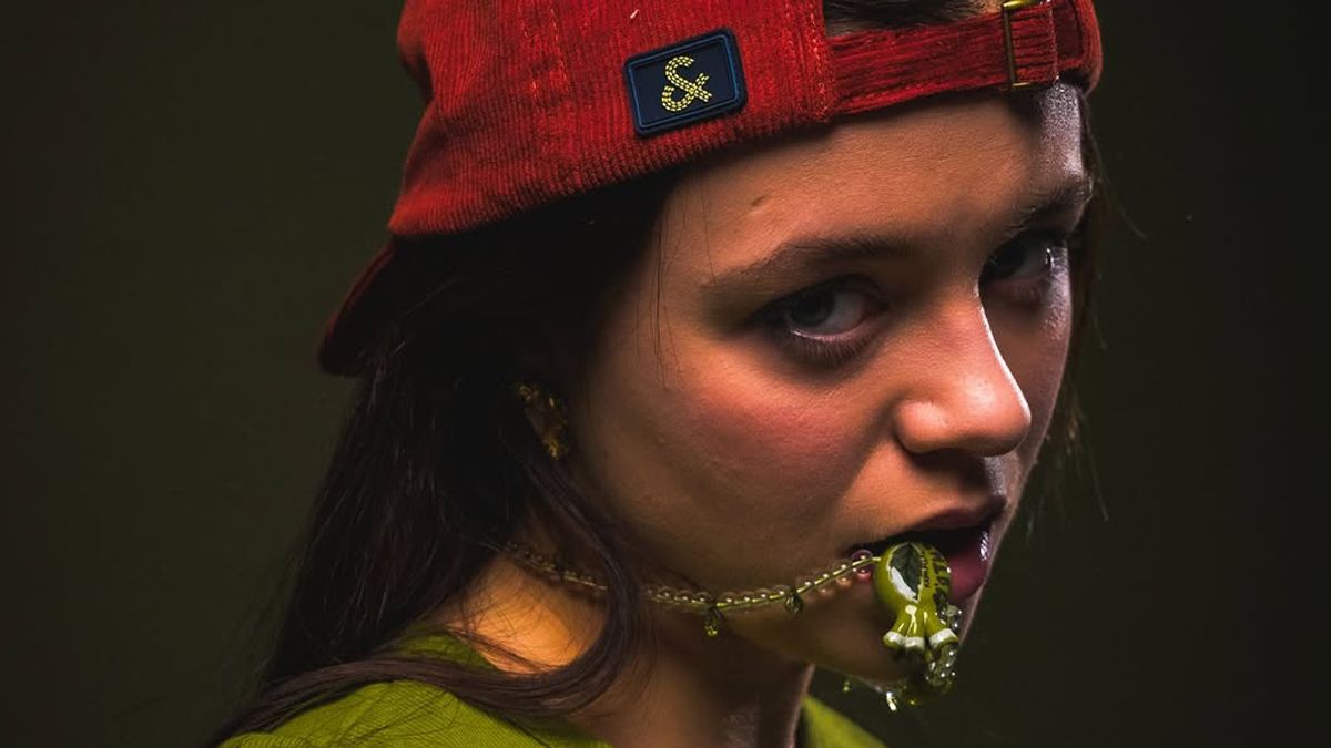 Кінець дуету: Tember Blanche розпочинає нову еру з піснею "Стрес (I guess)"