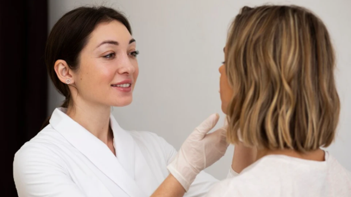 Коли потрібен дерматолог, а коли – косметолог? Розбираємося разом - фото 1