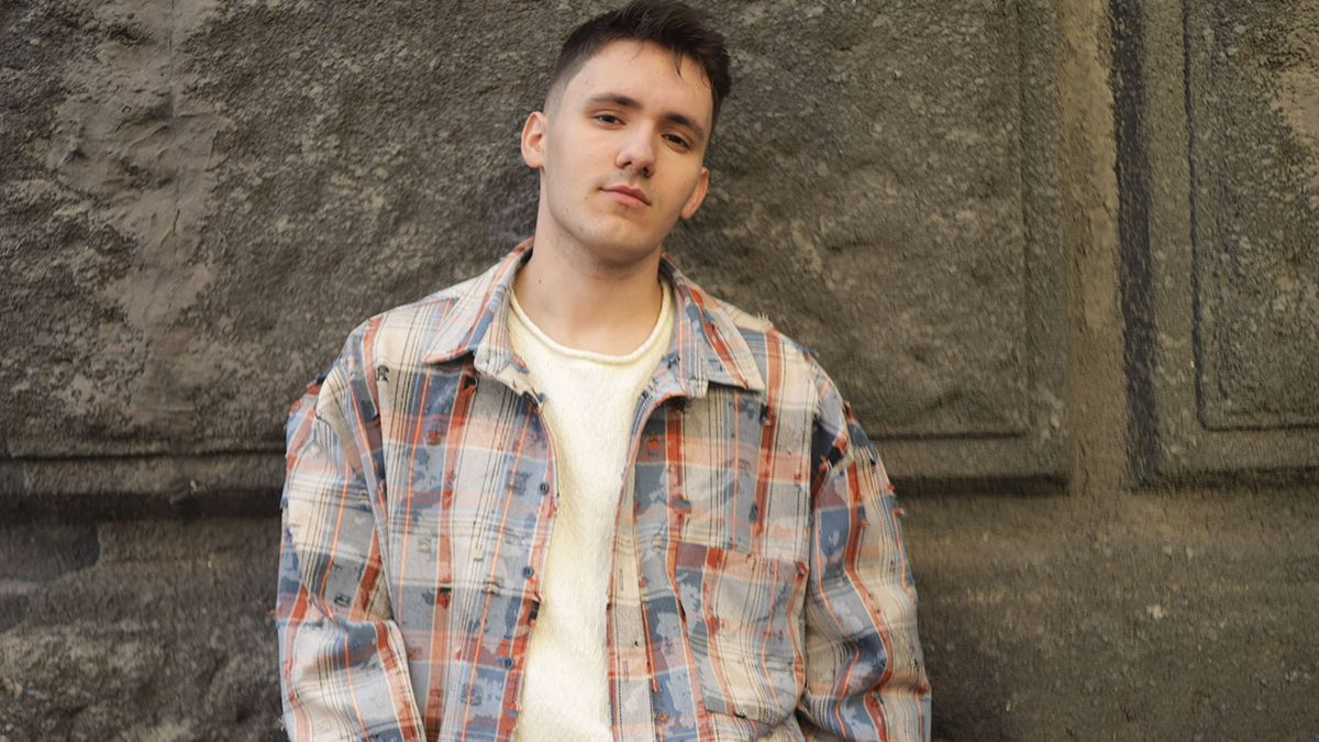 Про почуття, що сильніші за обставини: YAKTAK презентував пісню "А ми як діти"