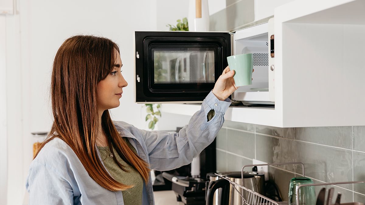 Яку шкоду може мати їжа з мікрохвильовки - фото 1