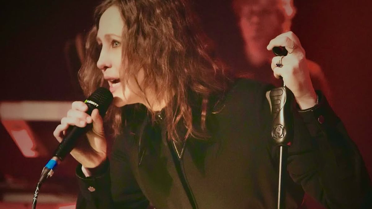 Віра Фарміга заспівала "Червону руту" у Нью-Йорку - фото 1