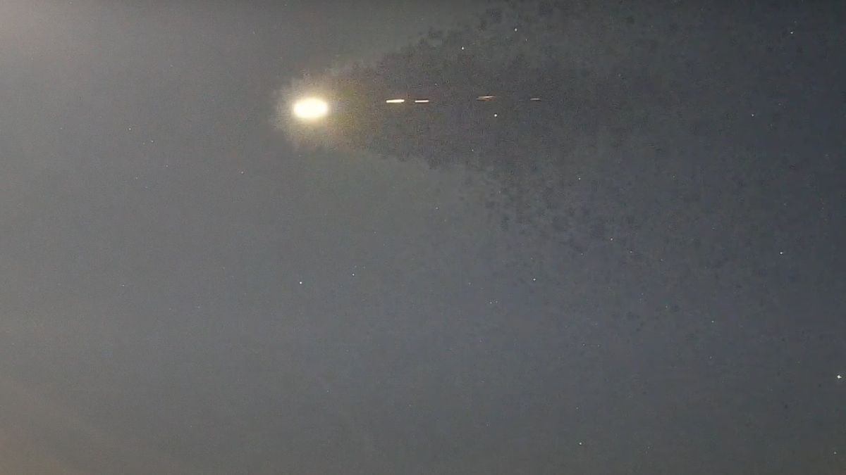 Комета чи метеорит: що спалахнуло в небі над Києвом