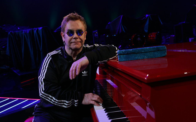 Популярний британський рок-музикант Елтон Джон - фото 553558