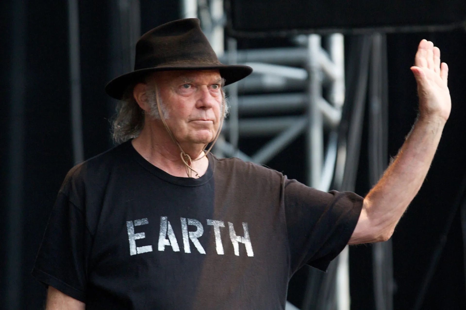 "Ситуація змінилася надто сильно": Ніл Янг скасував безкоштовний концерт в Україні