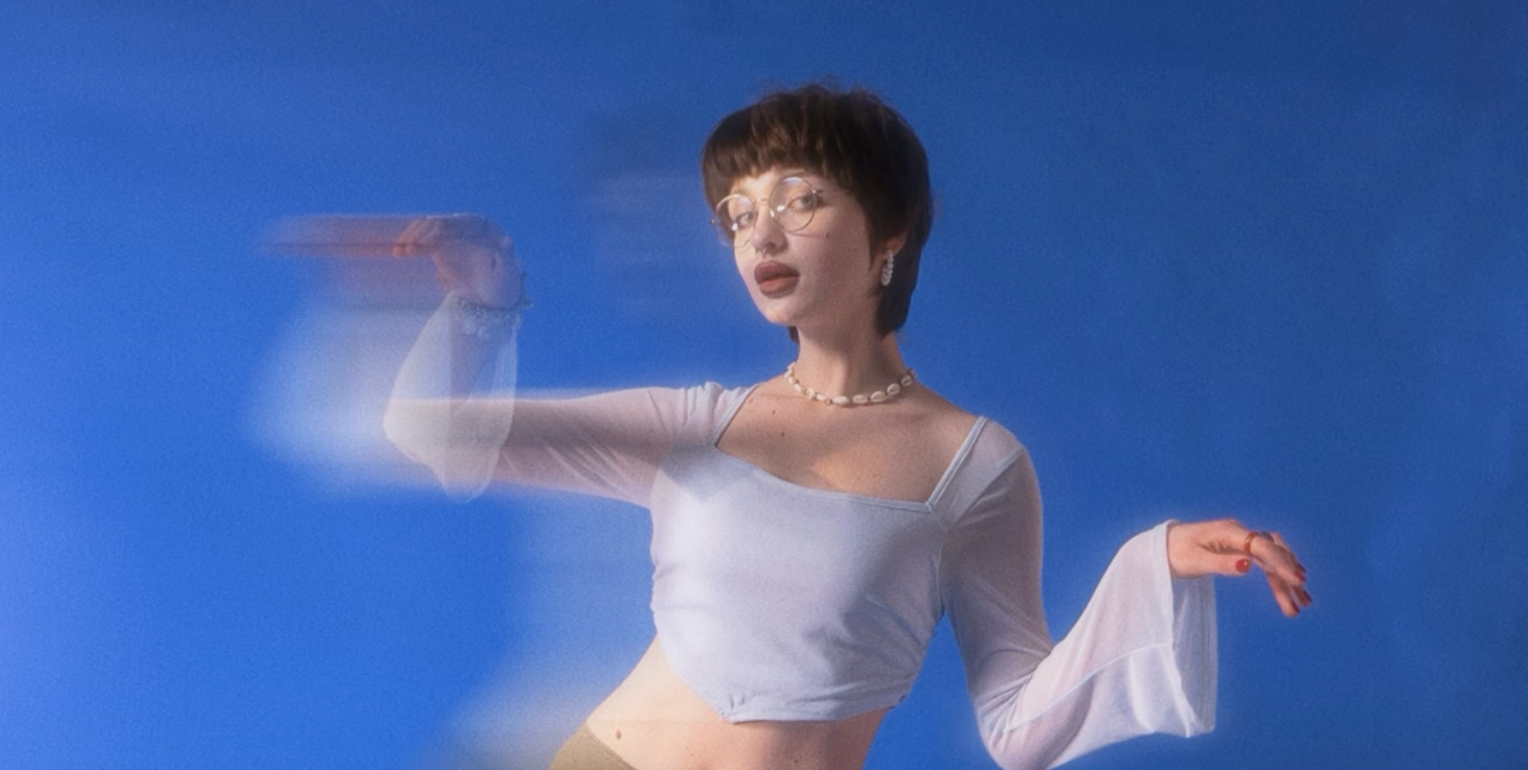 Пісня, яка стала хітом тіктоку: Мія Рамарі презентувала "Між Сірими Днями"