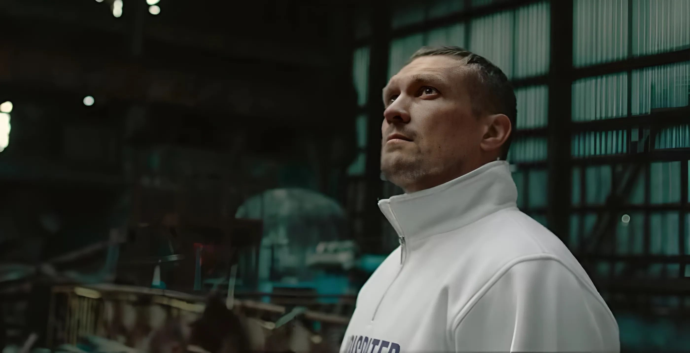 Усик став обличчям благодійної колекції від ДТЕК та DAMIRLI