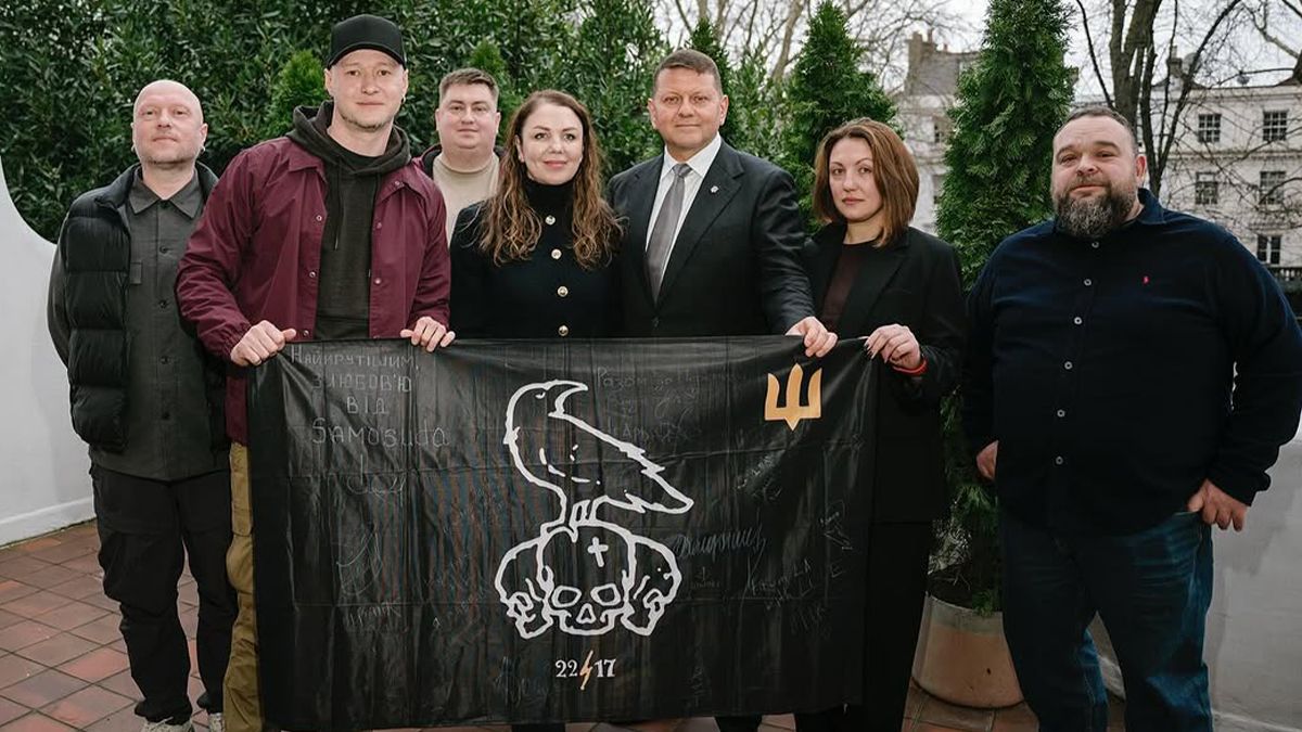 "Бумбокс" зустрівся із Залужним і поділився рідкісними фото з ексголовнокомандувачем ЗСУ