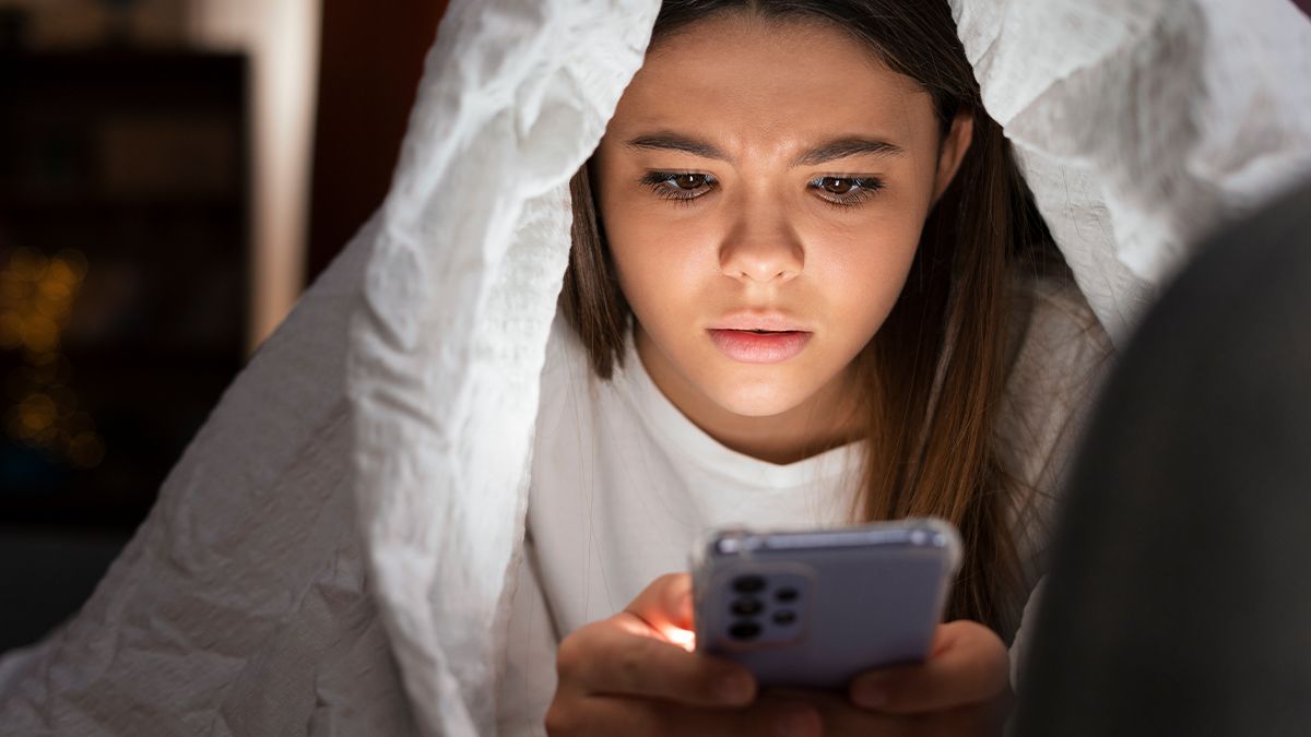 Як смартфон впливає на сон - фото 1