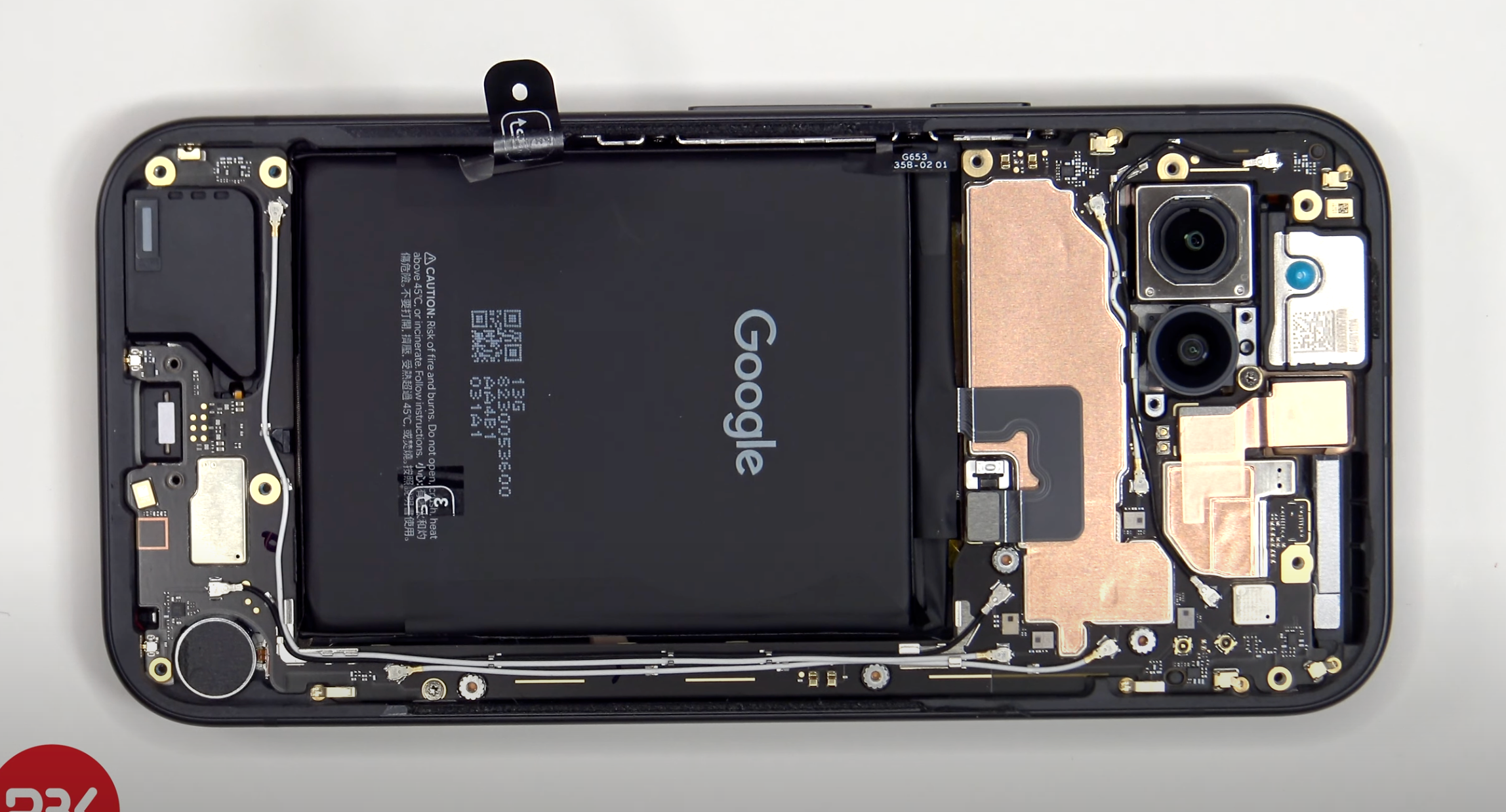 Ентузіасти заглянули всередину Google Pixel 9a: чи легко буде його ремонтувати