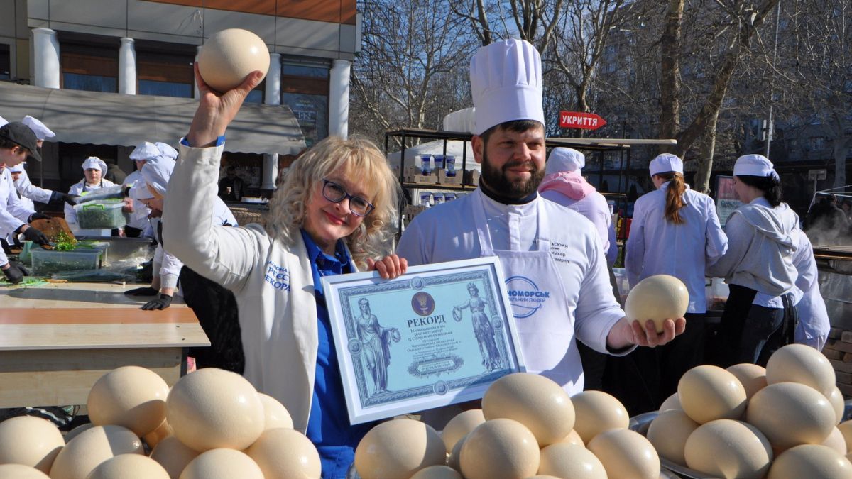 На Одещині встановили рекорд зі страусовими яйцями
