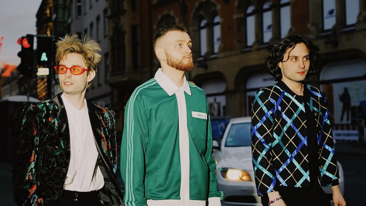 Ziferblat на Євробаченні збирає гроші на розмінування України