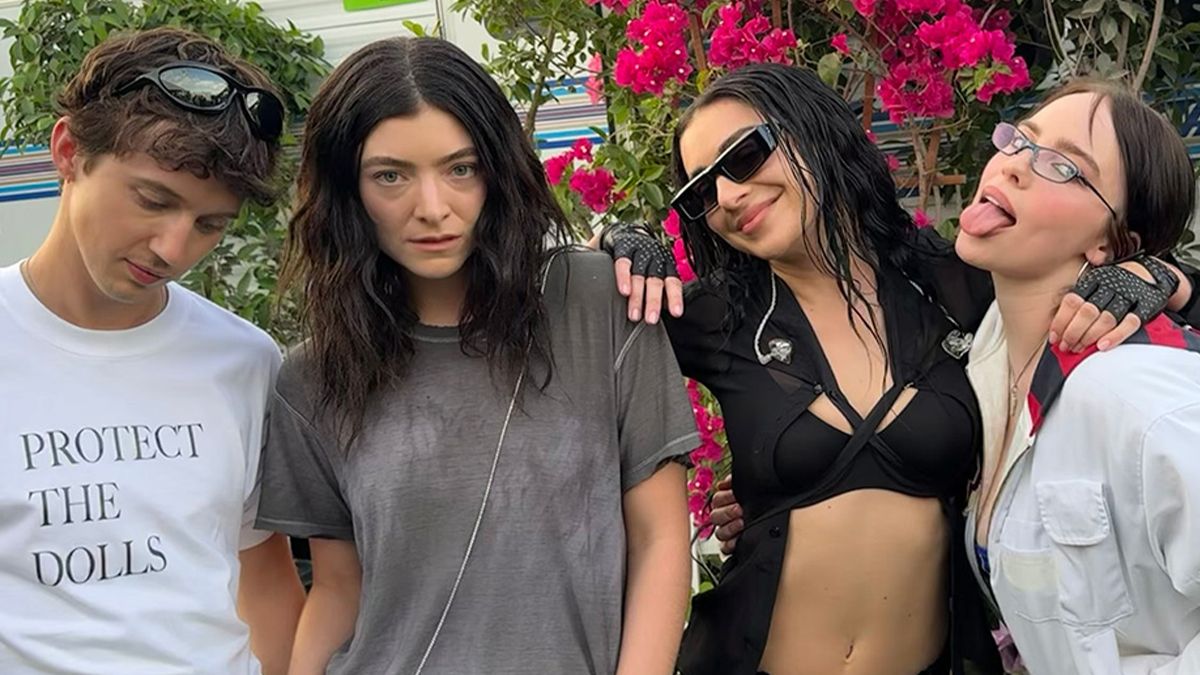Charli XCX запалила разом з Біллі Айліш, Лорд та Троєм Сіваном на Coachella