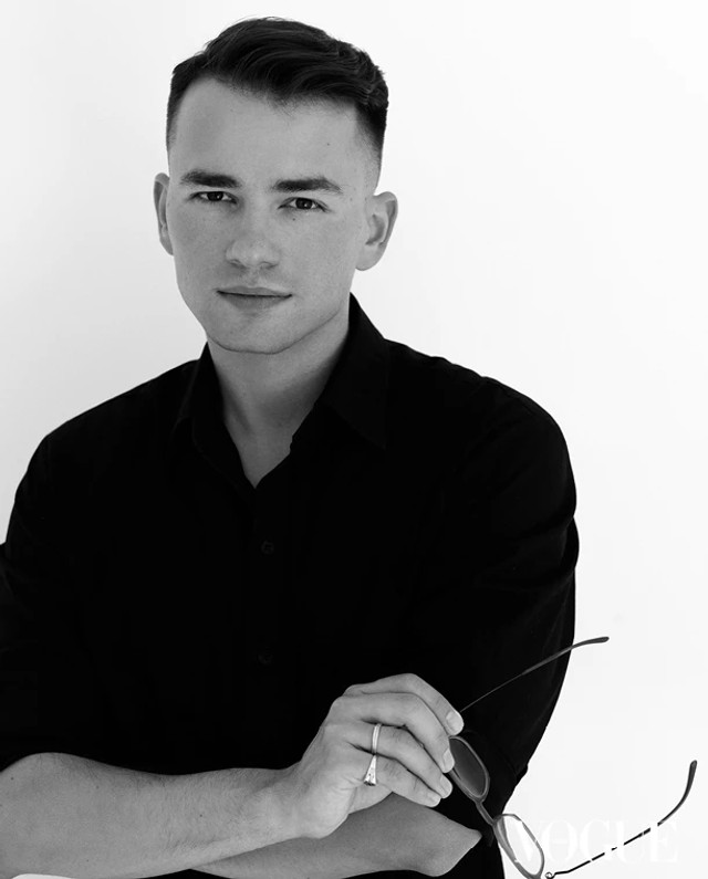 Популярний український дизайнер Іван Фролов - фото 555386