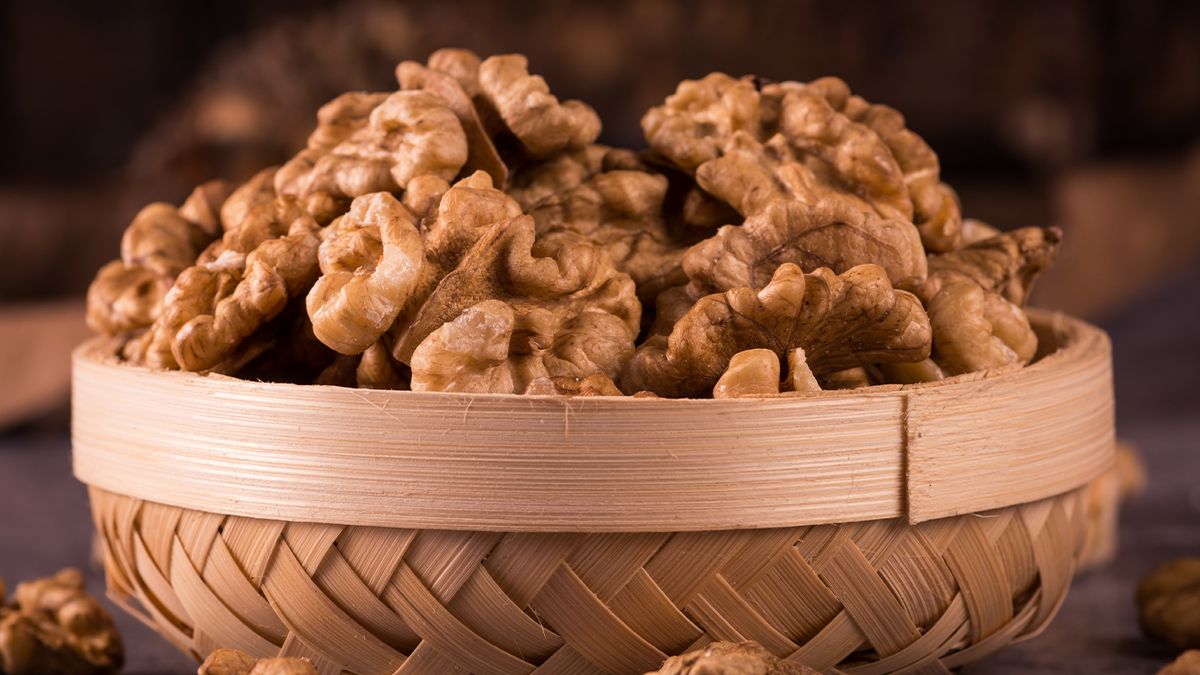 Британські медики назвали 9 причин додати волоські горіхи до щоденного раціону