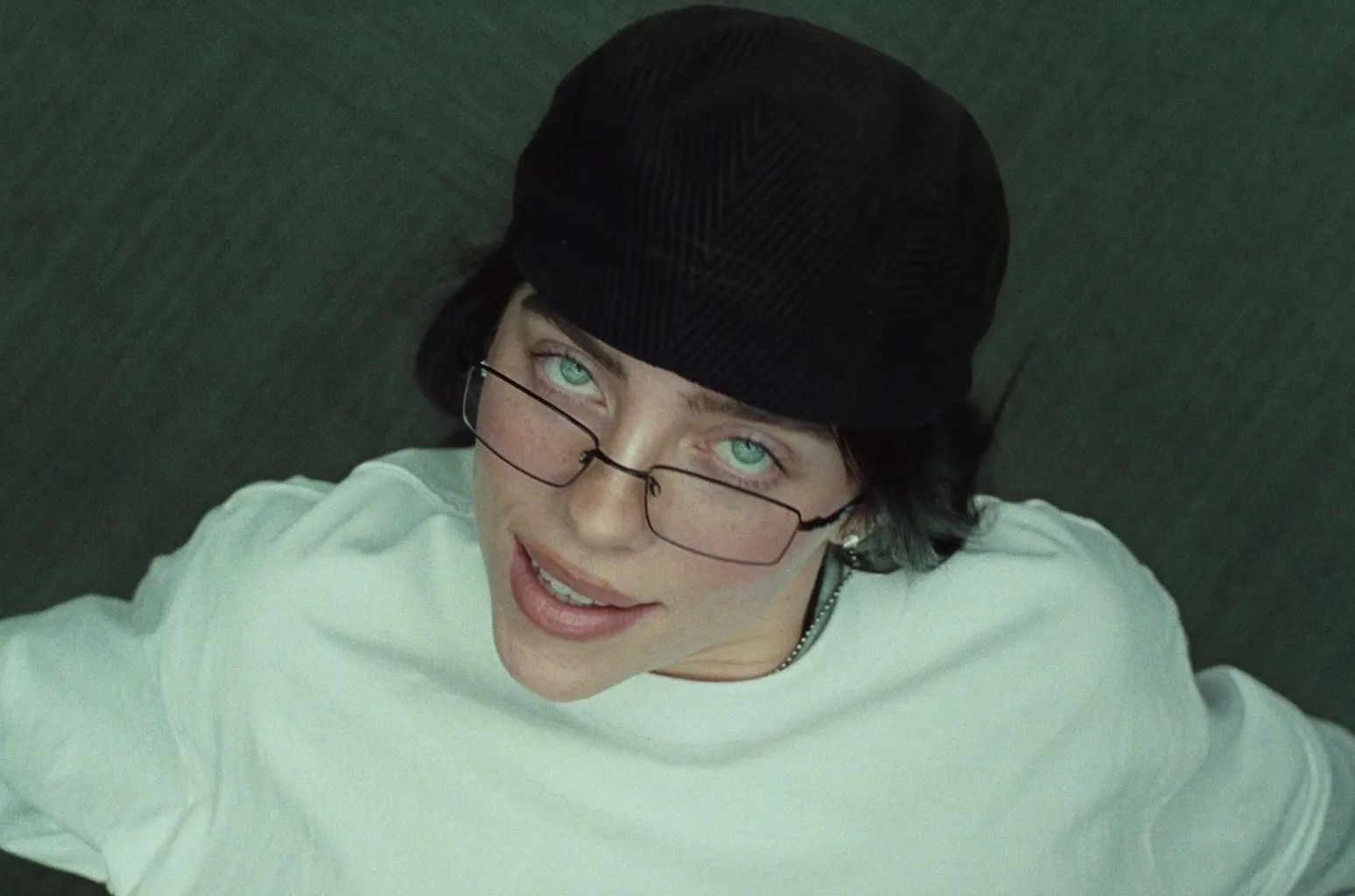 Біллі Айліш проігнорувала прапор України, який кинув на її концерті фанат