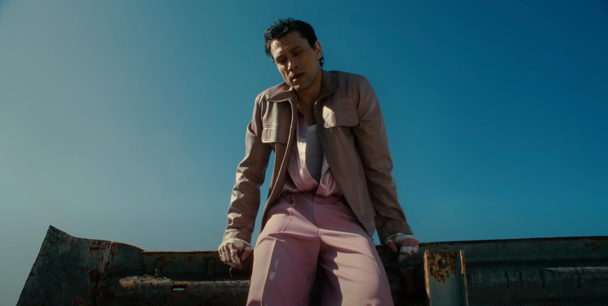 Алан Бадоєв зняв чуттєвий кліп гурту Kadnay: мережа у захваті від відео