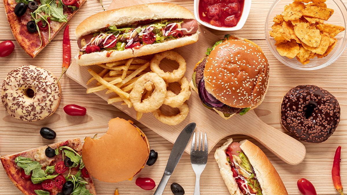 Які продуктів варто уникати, коли скидаєш вагу - фото 1