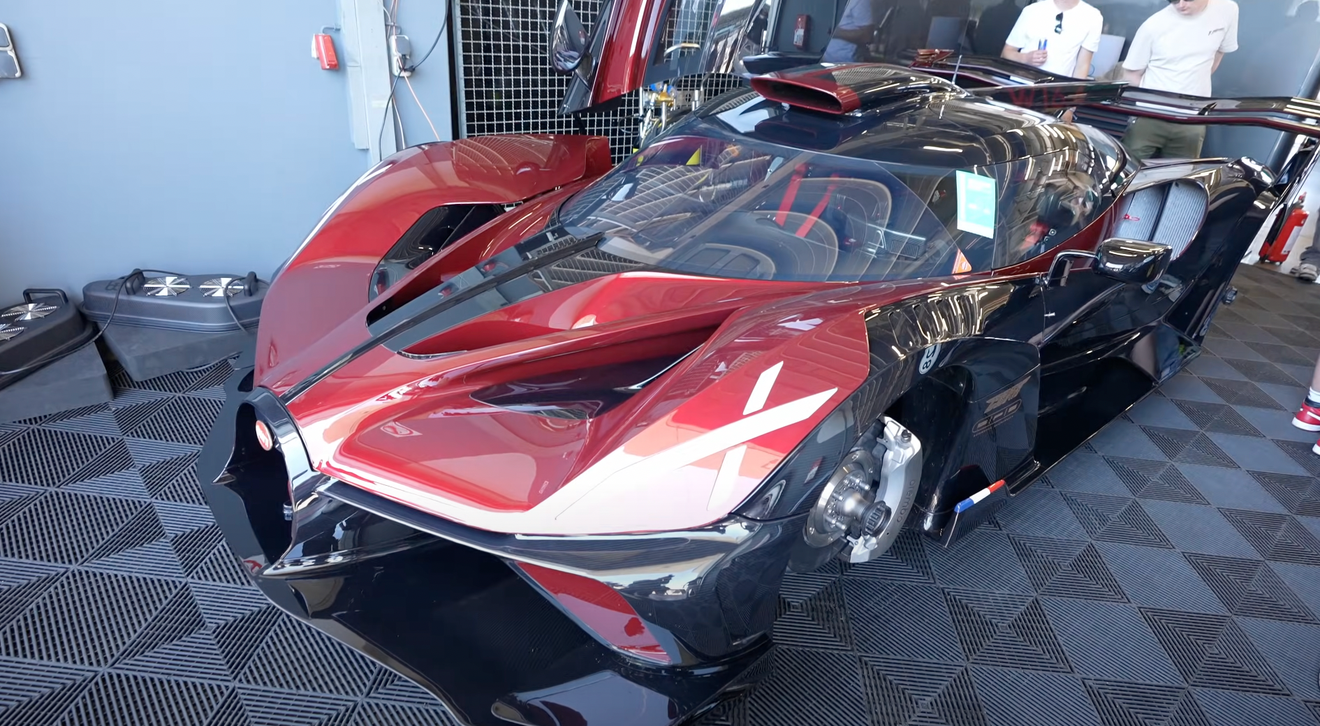 Bugatti Bolide вивели на трасу Нюрбургринг GP - фото 1