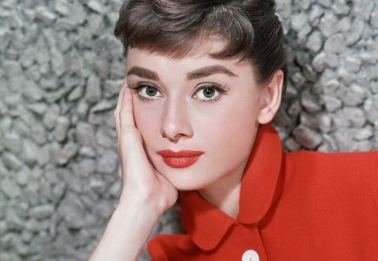 Для кожної жінки є свій відтінок червоного: цитати акторки й моделі Одрі Хепберн