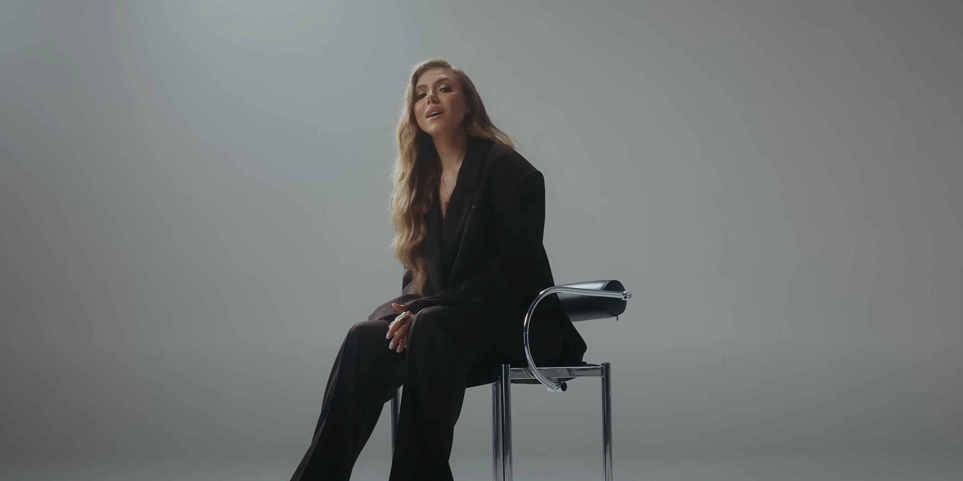 SWOIIA випустила пісню "Мама" - фото 1