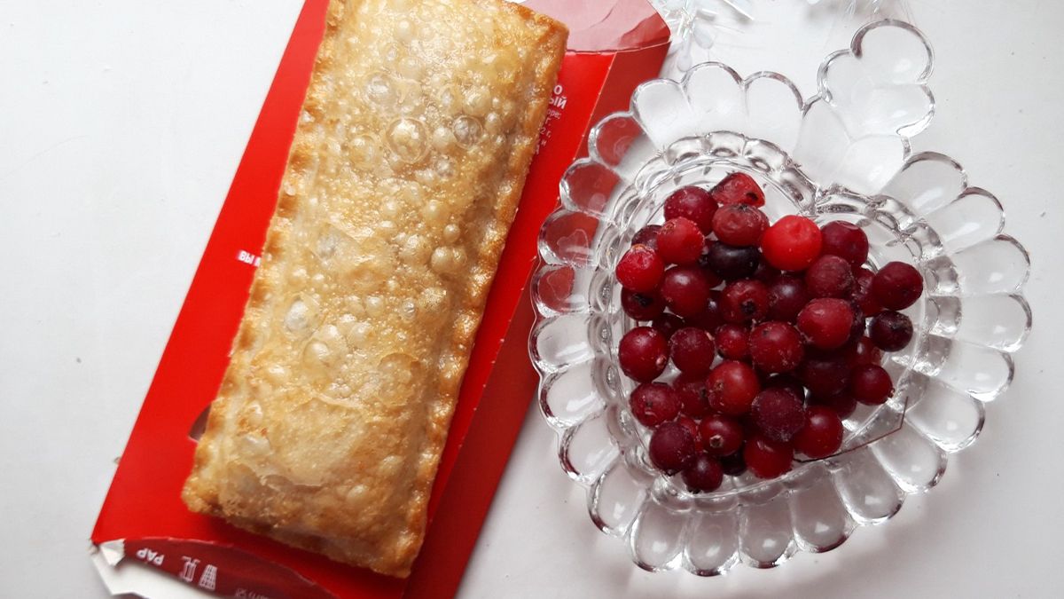 Прямо як у МакДональдзі: готуємо хрусткий та ароматний пиріжечок з вишнею