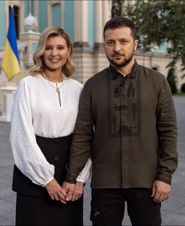  Образ подружжя Зеленських на День Незалежності України 2022 року - фото 556497
