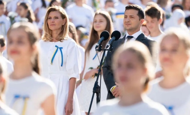 Образ подружжя Зеленських на День Незалежності України 2019 року - фото 556498