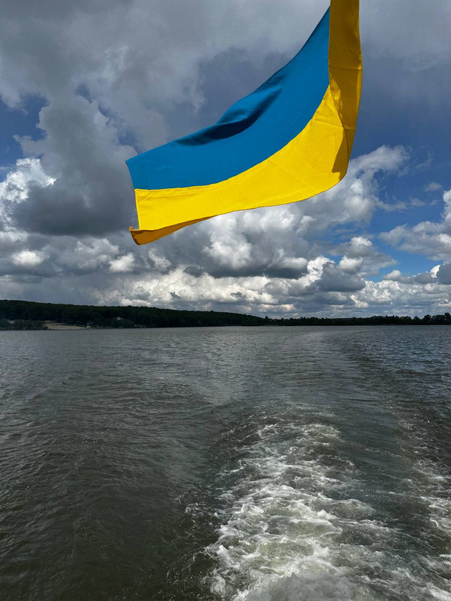 Прогулянка на теплоході завжди дарує особливу атмосферу - фото 556896