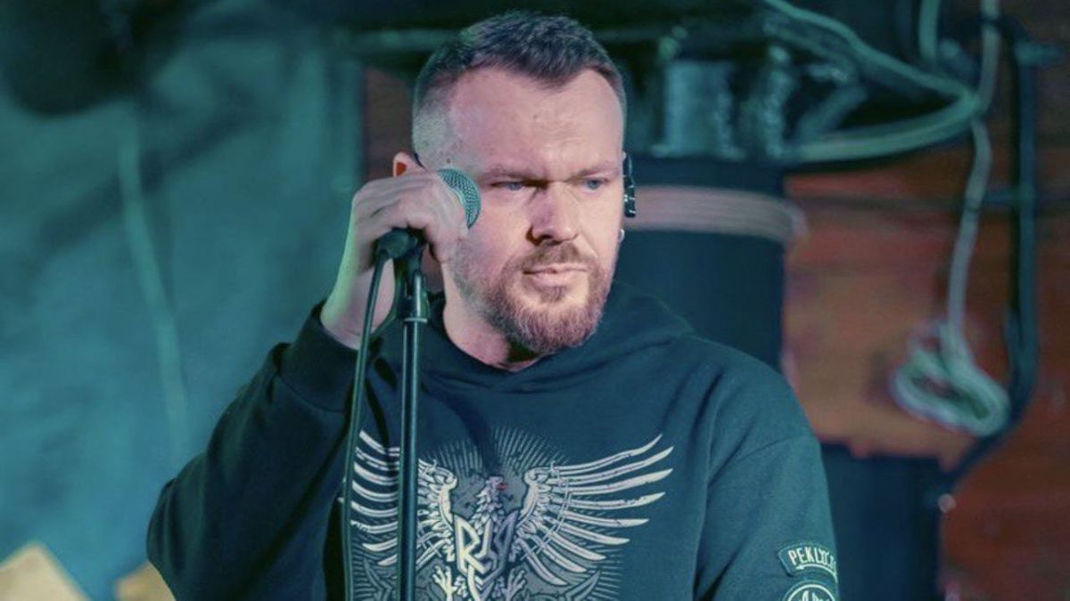 Понад хмарами, Спалахи, Час: слухайте пісні Олександра Положинського