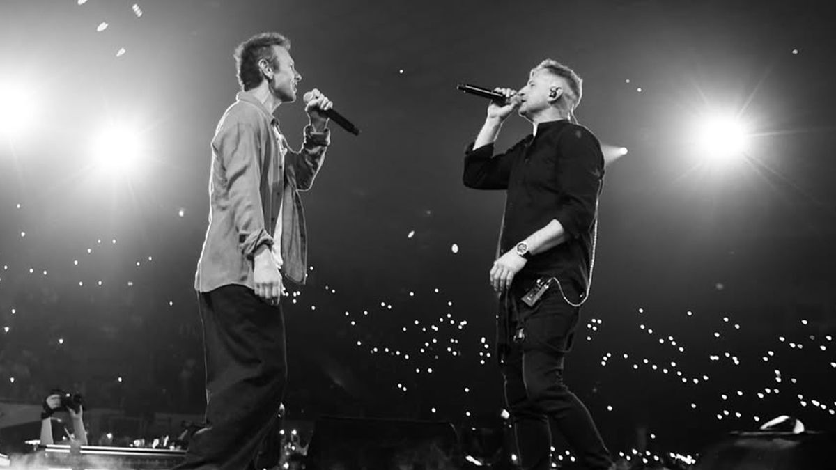 Несподіваний дует двох легенд: Вакарчук і Жадан заспівали разом у Палаці спорту у Києві