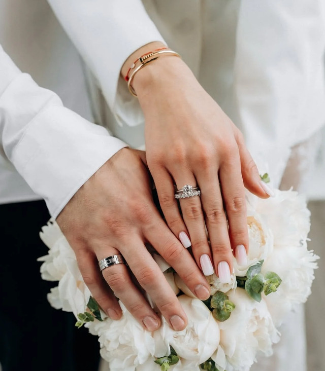 Олександра зауважила, що каблучка – з її дівочих мрій - фото 557208