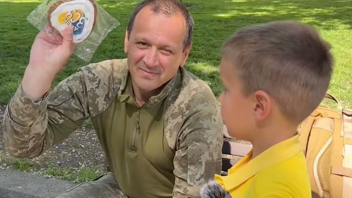 Хлопчик у Львові подякував військовим і став зіркою - фото 1