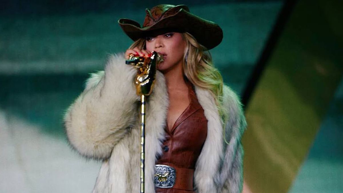 Бейонсе під час концерту з'явилась у розкішній шубці від львівської дизайнерки