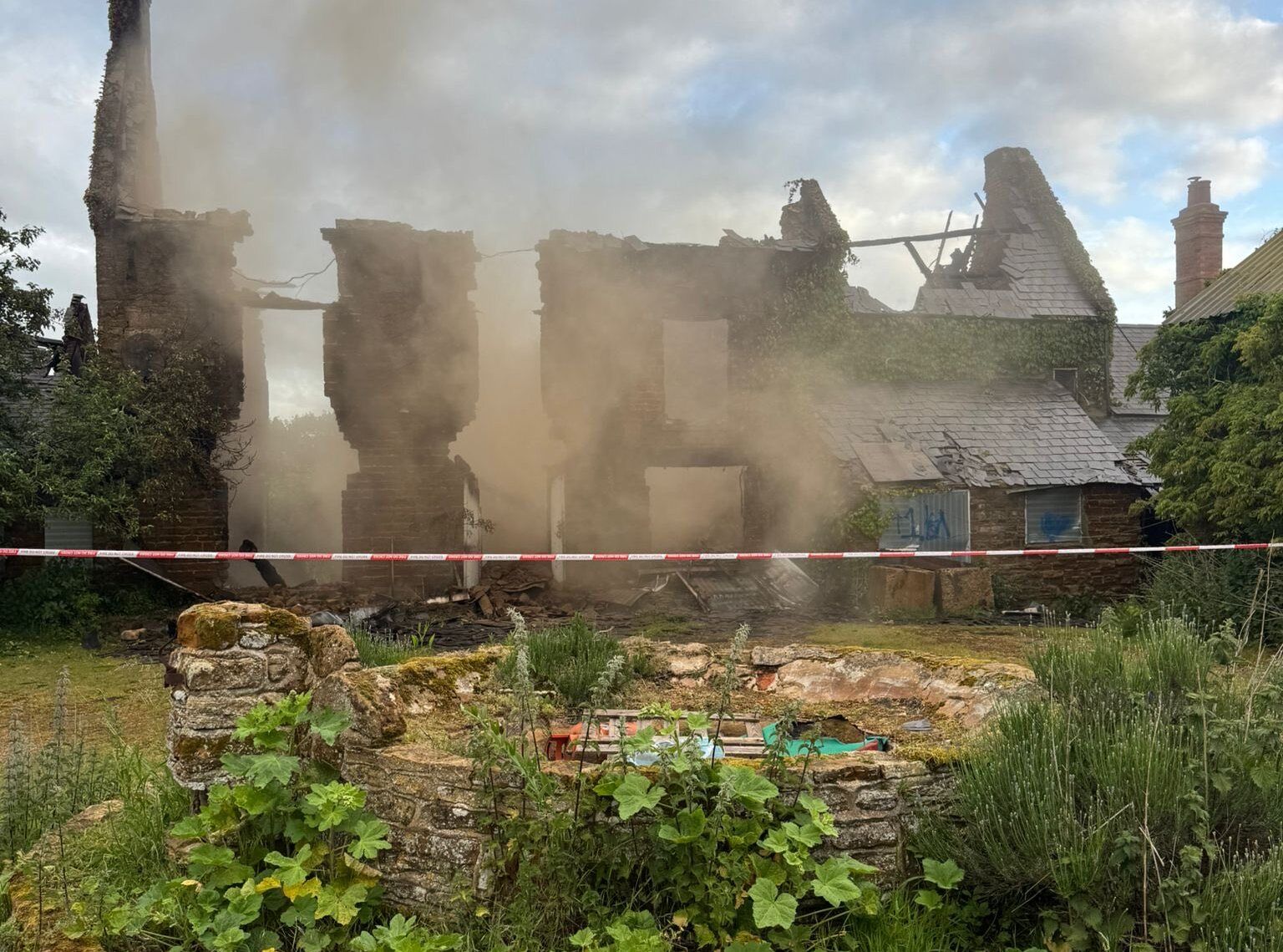 Маєток, де похована принцеса Діана, підпалили посеред ночі