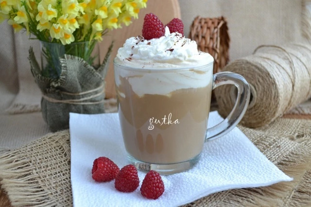 Готуємо літні коктейні вдома – Холодна малинова кава - фото 557403