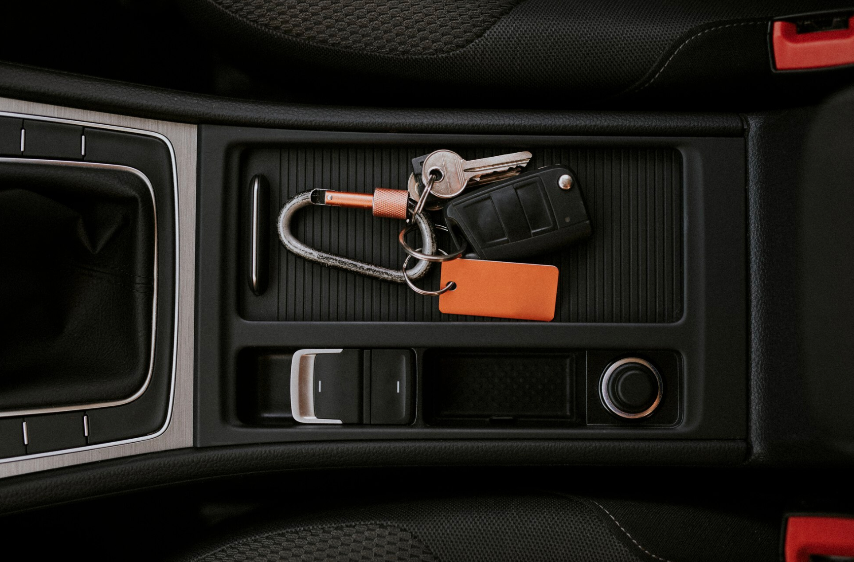 Чоловік викрав Mercedes роботодавця - фото 1